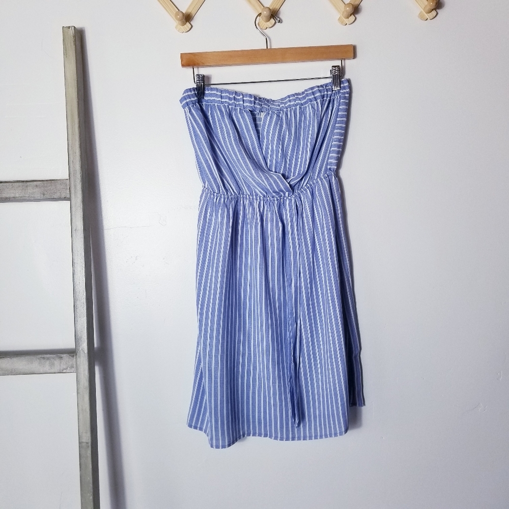 MONTEAU LIGHT BLUE AND WHITE STRIPED STRAPLESS DRESS SIZE MEDIUM